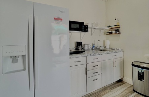 Walsingham Apartment | Tropical Paradise, 10mins 2 beach,30 days or more stay