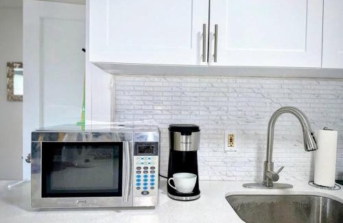 Lantana Apartment | Tropical Paradise close to beach!