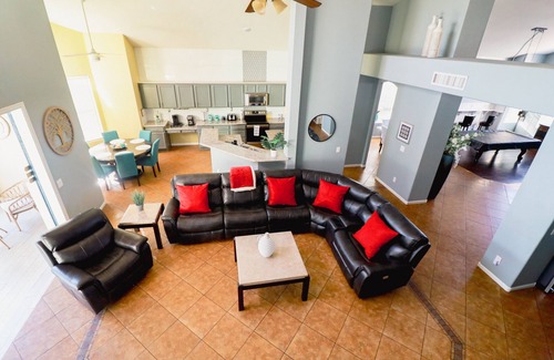 Garden Lakes House | Tropical Paradise in Garden Lakes!