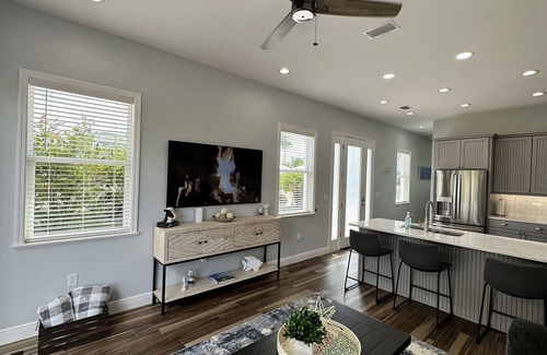 Polk City Resort | Tropical Paradise Rental in Key West-Inspired Gated Resort