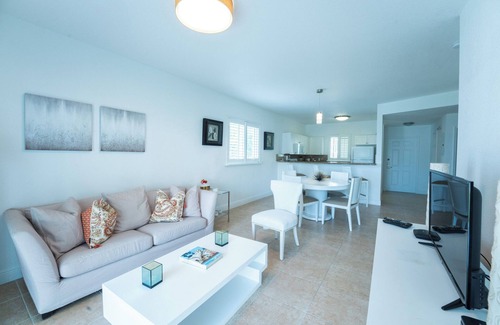 Alice Town Apartment | Tropical Paradise Retreat: Luxurious 2 Bed 2 Bath Condo in Bimini Bay Community