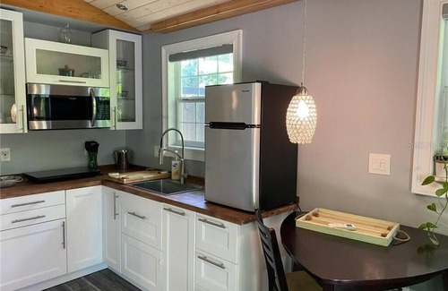 Longbeach Village House | Tropical Paradise - boutique house and cottage with outdoor entertainment deck