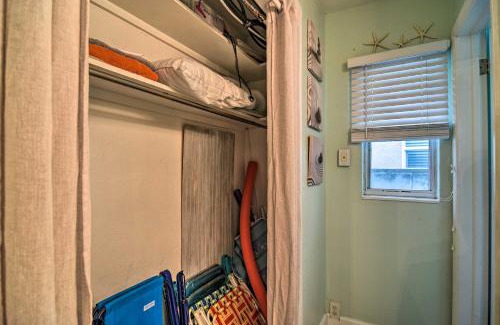 Pass-a-Grille Historic District Apartment | Tropical Pass-A-Grille Gem with Direct Beach Access!