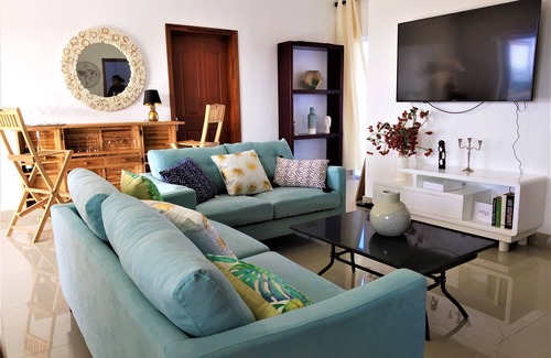 Pereybere Apartment | Tropical penthouse with 2 suites and sea views