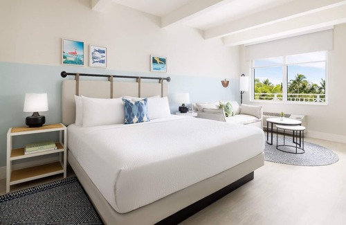 New Town House | Tropical Playground | Relaxed Key West Stay w/Pool, Karaoke Nights & Tiki Bar