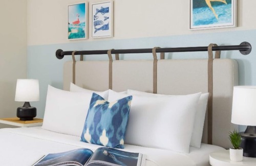 New Town House | Tropical Playground | Relaxed Key West Stay w/Pool, Karaoke Nights & Tiki Bar