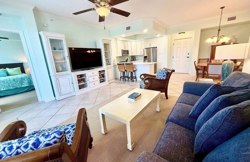 Bonita Shores Condo | Tropical Poolside Getaway!