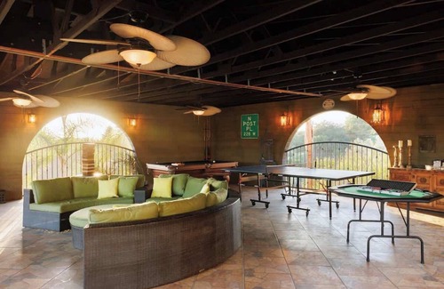 Fallbrook House | Tropical Resort 7 Bed 4 Acres