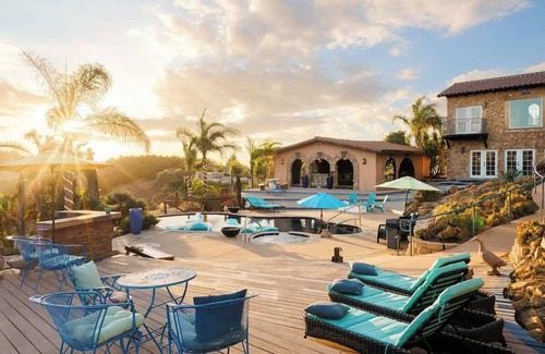 Fallbrook House | Tropical Resort 7 Bed 4 Acres