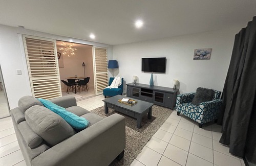 Highland Park Apartment | Tropical Retreat Guest Suite