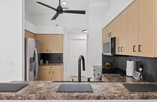 White Marsh House | Tropical Retreat - Oversized heated pool, golf, pickle-ball, tennis, bikes,