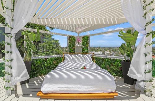 San Carlos House | Tropical Retreat with Pool and Spa in La Mesa