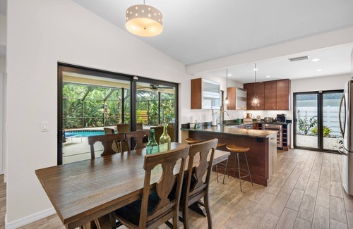 Indian Beach Sapphire Shores House | Tropical Retreat with free pool heat!