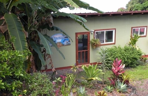 Opihihale Cottage | Tropical Romantic S. Kona Cottage with Incredible Oceanview