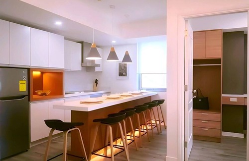 Muntinlupa Resort | Tropical Scandi Condo at Exclusive Azure Urban Resort near Manila Int'l Airport