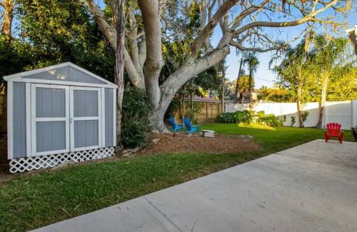 Vamo House | Tropical Shores Retreat-10 Min to Siesta Key Beach