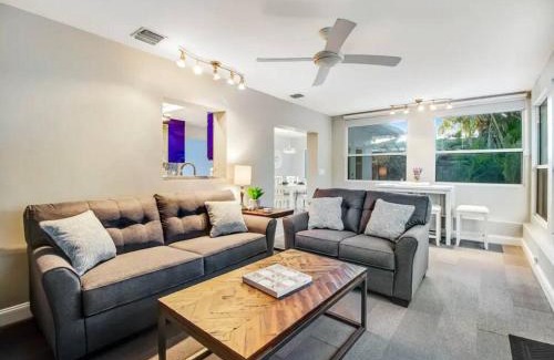 Vamo House | Tropical Shores Retreat-10 Min to Siesta Key Beach