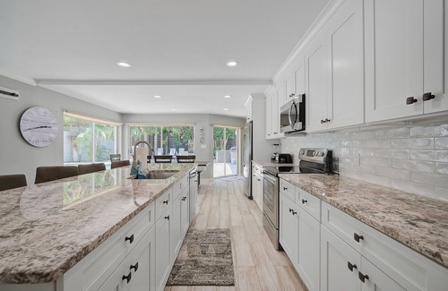 Bay Isle House | 🏝Tropical Siesta Key Home with Incredible Pool, Hot Tub, and Patio!