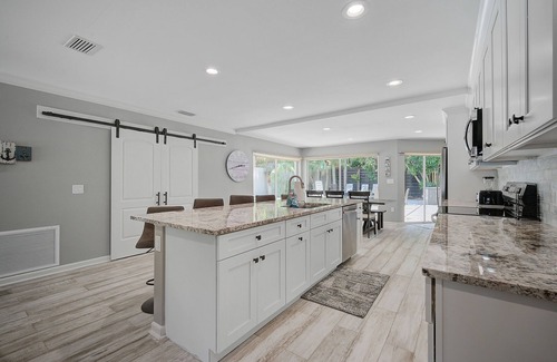 Bay Isle House | 🏝Tropical Siesta Key Home with Incredible Pool, Hot Tub, and Patio!