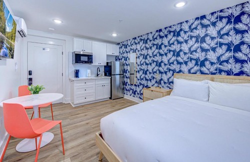 Galveston Apartment | Tropical Sunset Studio Apartment