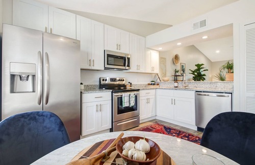 Atlantic Beach House | Tropical Townhome — 5 min from the beach!