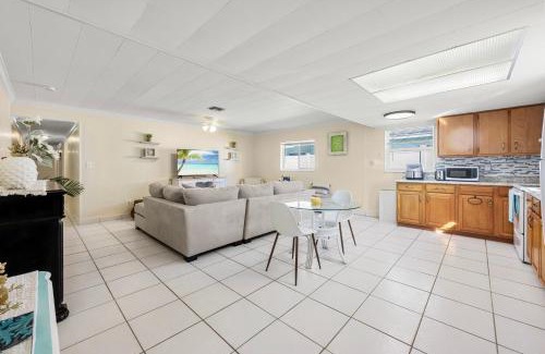 Fort Pierce Apartment | Tropical Tranquility In South Hutchinson Beach