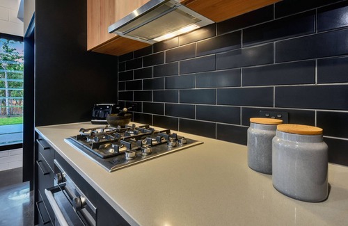 Howard Springs Apartment | Tropical Two-bedroom studio-The Hide-Out