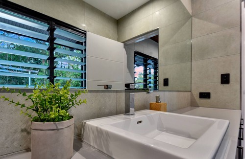Howard Springs Apartment | Tropical Two-bedroom studio-The Hide-Out