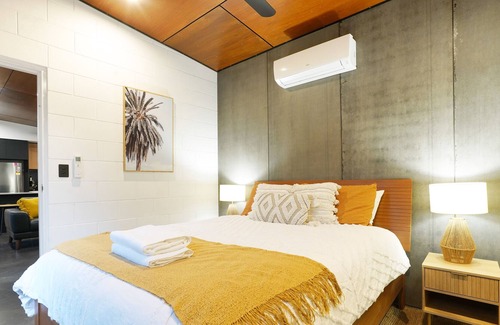 Howard Springs Apartment | Tropical Two-bedroom studio-The Hide-Out