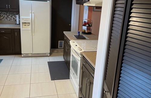Venice Gardens House | Tropical vacation house with large, heated pool and spacious, open floor plan