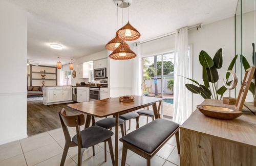 Melbourne House | Tropical Vacation POOL Home in Melbourne, 7 mins to Beach