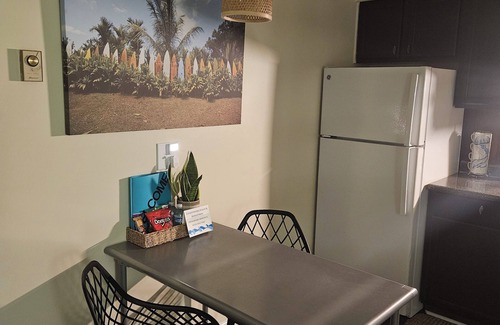 Newark Apartment | Tropical vibes in Newark