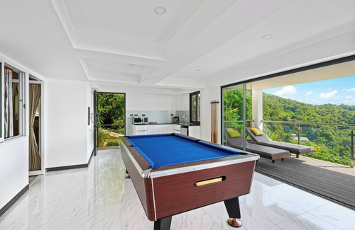 Maret Villa | Tropical Villa Stunning Ocean View.