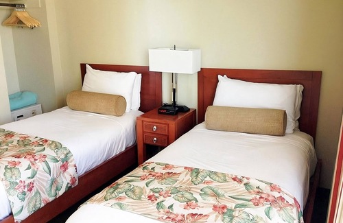Waikiki House | Tropical Waikiki Stay with Breathtaking Views and Modern Comforts