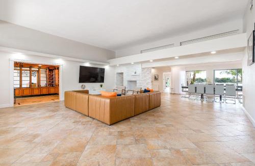 Ojus House | Tropical Waterfront Family Oasis - Amazing Location