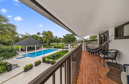 Ludlam House | TropicalSports Resort Pool Tennis & Pickleball L50