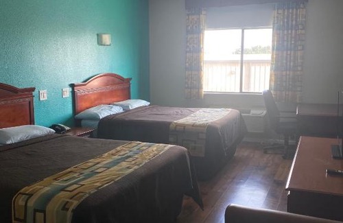 Northwest Dallas Hotel | Tropicana Inn and Suites