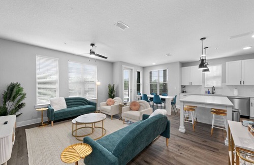 Deerwood Apartment | Tropics Getaway: Dual 2BR/2BA Units w./Pool & Gym