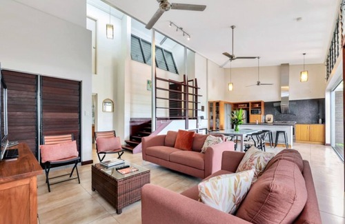 Parap House | 'Troppo Court' Luxury boutique home with pool in Darwin