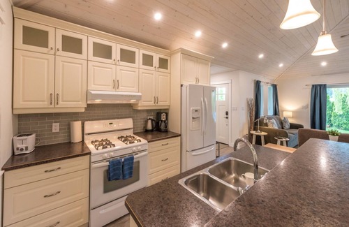 Okanagan-Similkameen House | Trout Creek Charmer Steps to Okanagan Lake, Tennis Courts & Winery