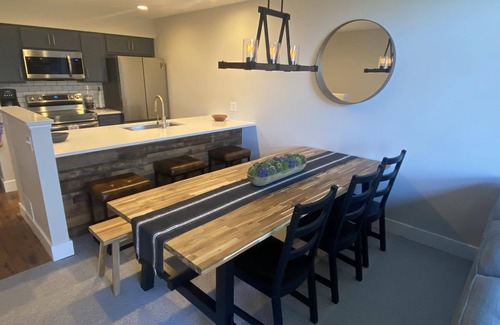 Harbor Springs Condo | Trout Creek Condos , Condo #16, 2 Bdrm Loft, Sleeps 8