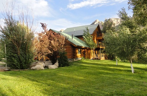 Cody Cabin | Trout Creek Lodge on the water