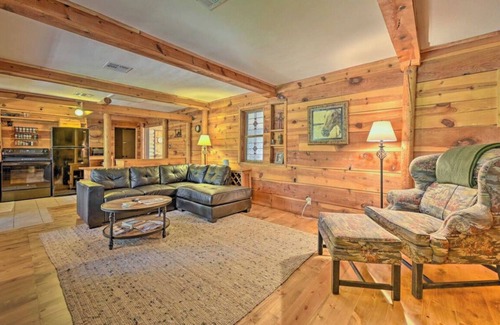 Munds Park Cabin | Trout Creek Retreat - Rustic Cabin in Munds Park