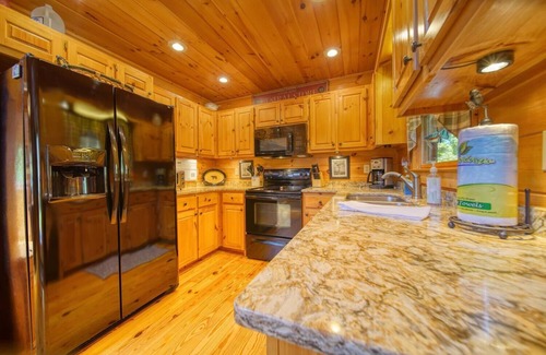 Suches Cabin | Troutmendous on the River - 3 BR, Hot Tub, Charcoal Grill, Screened Porch!