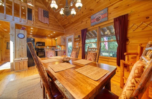 Suches Cabin | Troutmendous on the River - 3 BR, Hot Tub, Charcoal Grill, Screened Porch!