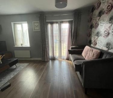 Swindon House | Trowbridge House Long Stays Free Parking and Wifi