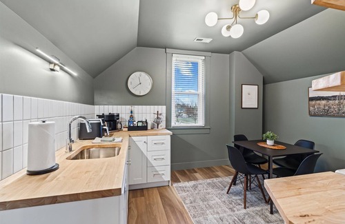 Troy Apartment | Troy House Upstairs Level | Cozy and Chic