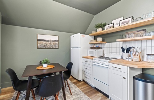 Troy Apartment | Troy House Upstairs Level | Cozy and Chic