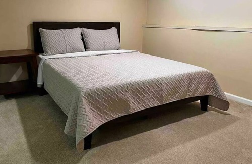 Troy House | Troy Retreat: Cozy with Modern Amenities
