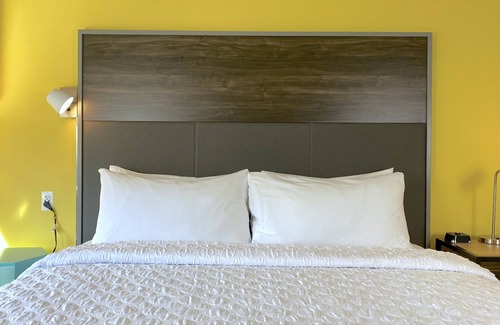 Little Italy Hotel | Tru By Hilton Baltimore Harbor East, MD